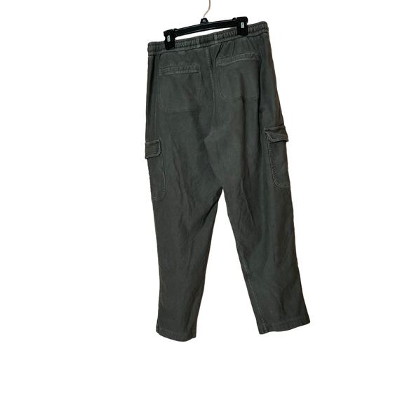 Athleta Farallon Cargo Crop Pants. Cypress color. EUC. Worn once. Size 6 - Picture 7 of 13